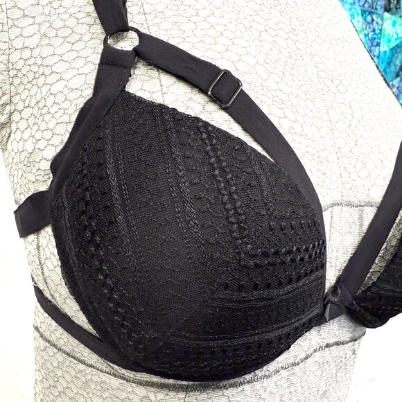 Pretty, Sexy, and Practical Black Push-Up Bra - 34A - Picture 6 of 10